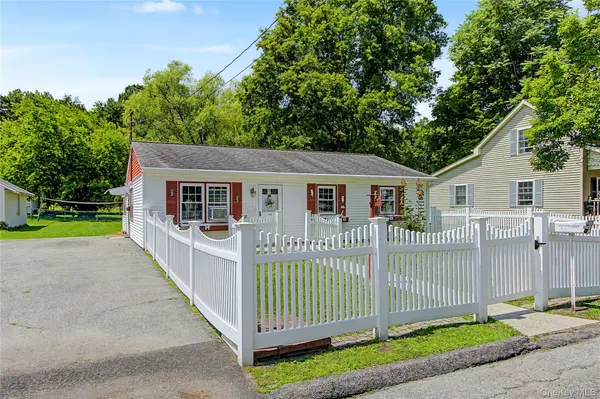 38 Seely ST, Walden, NY 12586