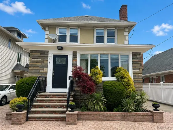 526 Beach 132nd ST, Belle Harbor, NY 11694