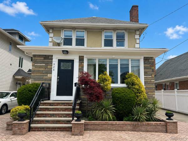 526 Beach 132nd ST, Belle Harbor, NY 11694