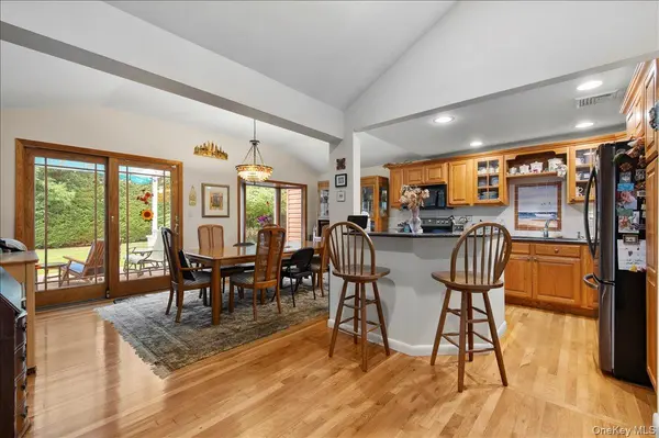 9 Donald DR, Old Bethpage, NY 11804