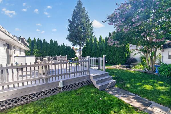 70 S 5th ST, Bethpage, NY 11714