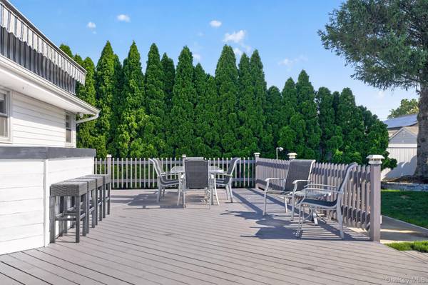 70 S 5th ST, Bethpage, NY 11714