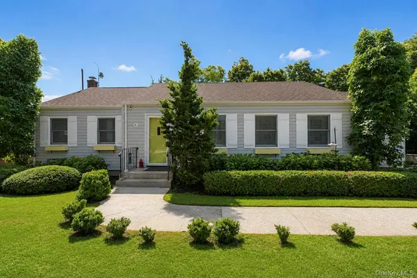 241 Riverside DR, Riverhead, NY 11901