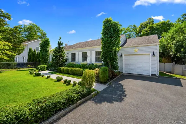 241 Riverside DR, Riverhead, NY 11901