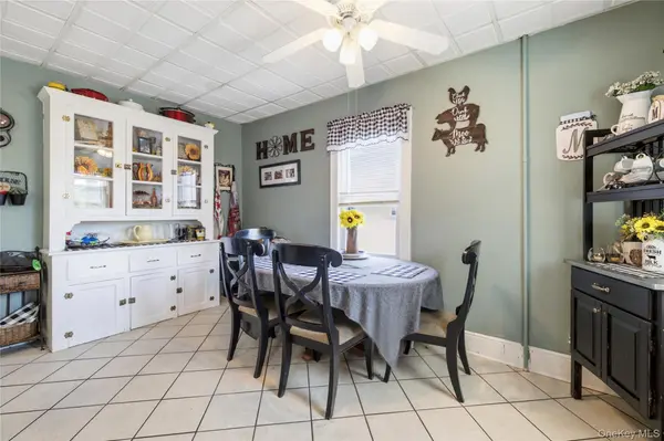 619 S 6th ST, Lindenhurst, NY 11757