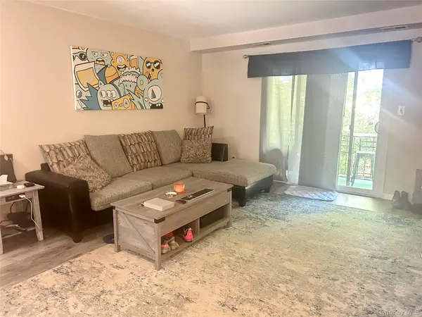 18 Cedar CT #18, Selden, NY 11784