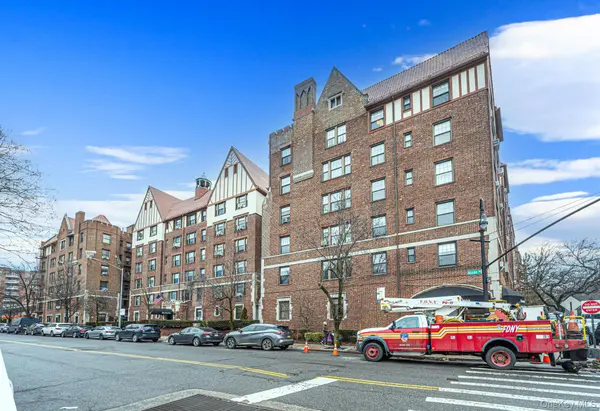 109-14 Ascan AVE #4B, Forest Hills, NY 11375