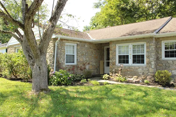 44 Ireland DR, Poughkeepsie, NY 12603