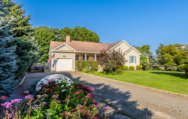 2200 Aldrich LN, Laurel, NY 11948