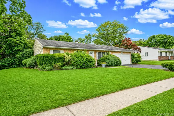 18 Wilson ST, Centereach, NY 11720