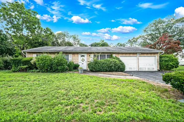 18 Wilson ST, Centereach, NY 11720