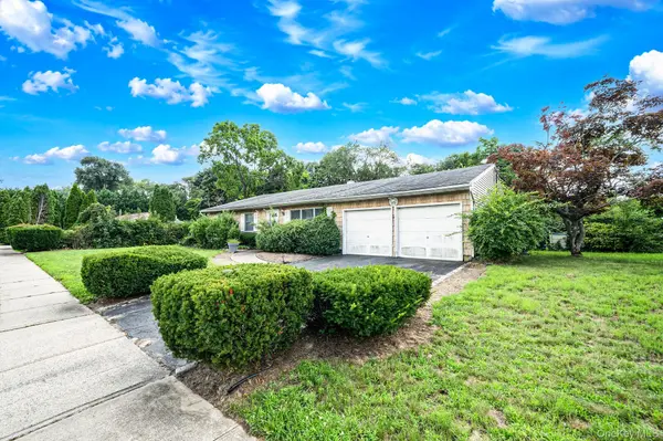 18 Wilson ST, Centereach, NY 11720