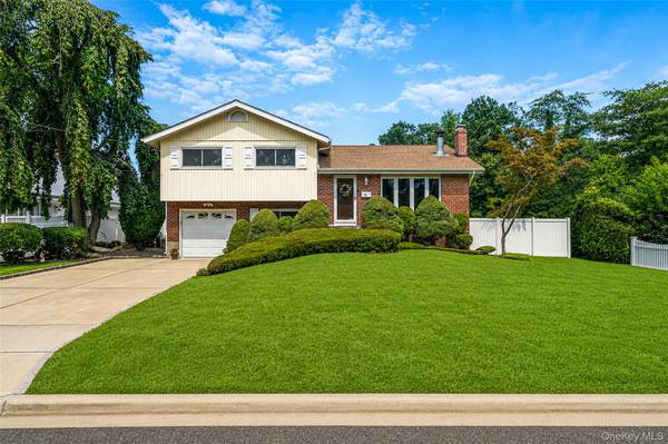 41 Orchard ST, Farmingdale, NY 11735