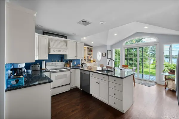 279 Great River RD, Great River, NY 11739