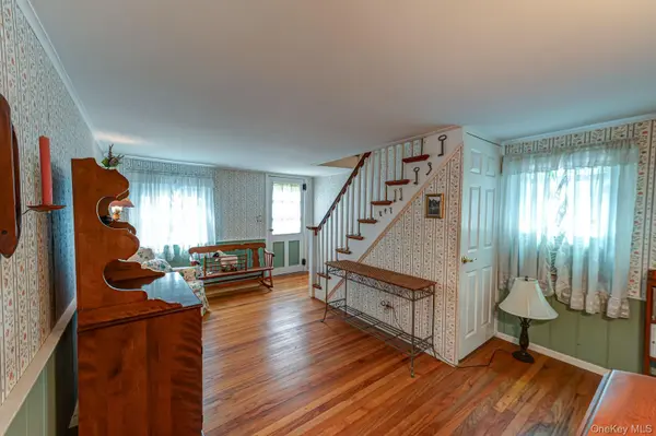 10 Overton PASS, Saint James, NY 11780