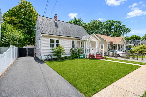 14 Richard AVE, Islip Terrace, NY 11752