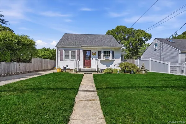 29 Sherwood DR, Mastic Beach, NY 11951