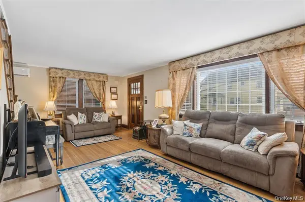 1055 Stanton AVE, Woodmere, NY 11598