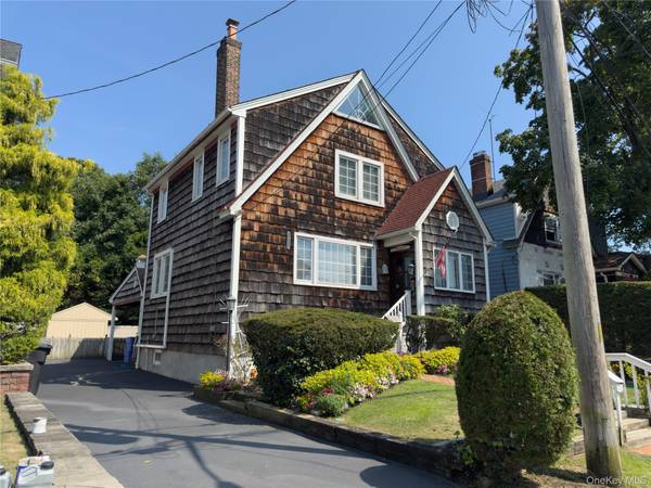 1055 Stanton AVE, Woodmere, NY 11598