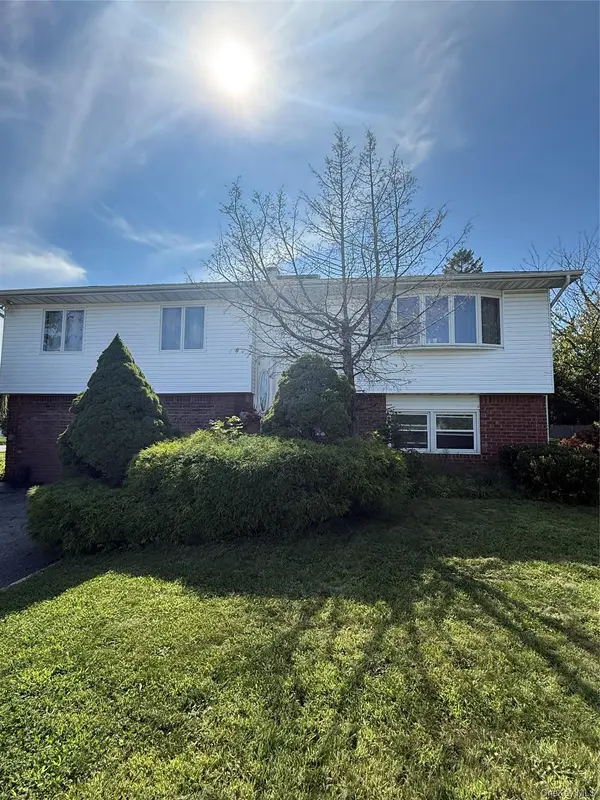 32 Jefferson AVE, Deer Park, NY 11729