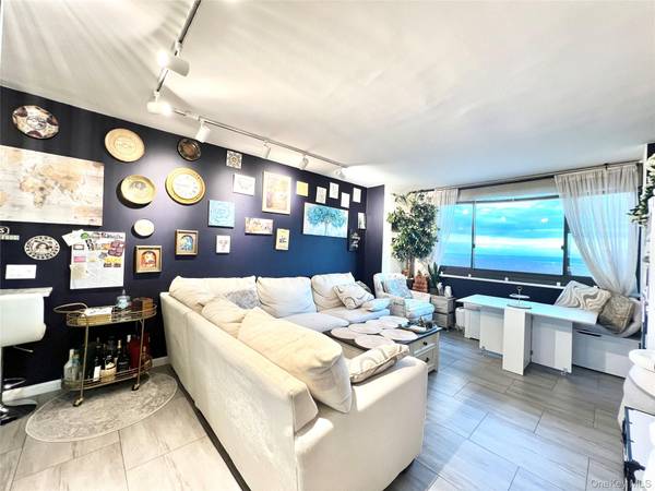 27010 Grand Central Pkwy #32M, Floral Park, NY 11005