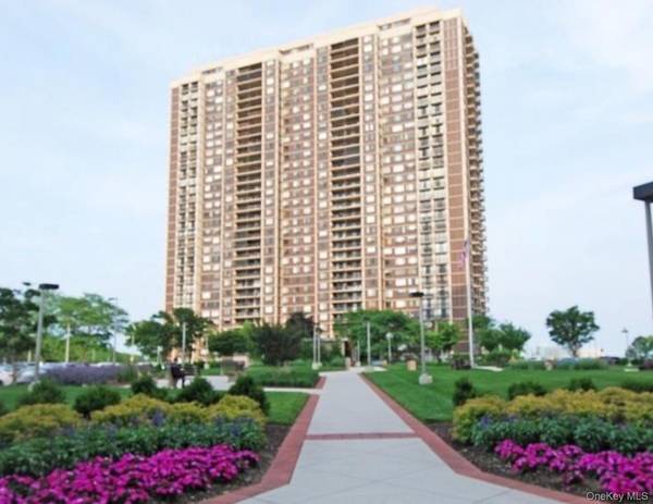 27010 Grand Central Pkwy #32M, Floral Park, NY 11005