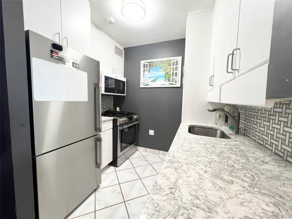 27010 Grand Central Pkwy #32M, Floral Park, NY 11005
