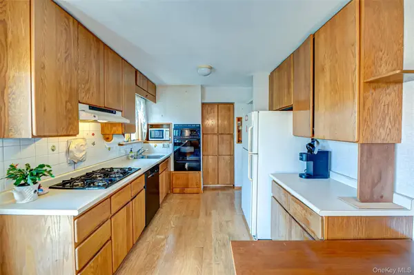 305 West 20th Street, Deer Park, NY 11729