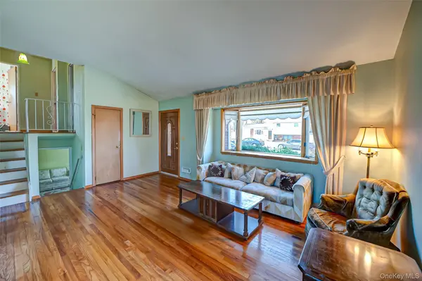 305 West 20th Street, Deer Park, NY 11729