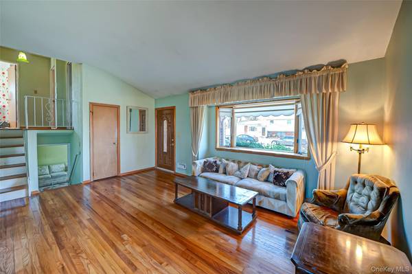 305 West 20th Street, Deer Park, NY 11729