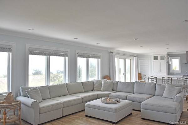 561 Dune RD, Westhampton, NY 11978