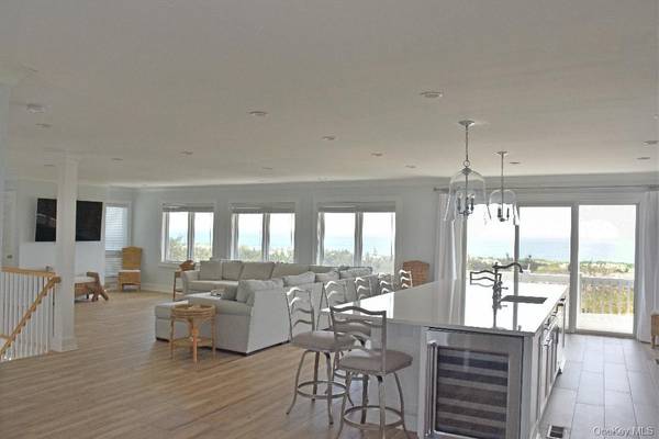 561 Dune RD, Westhampton, NY 11978