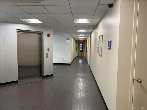 218-14 Northern BLVD, Bayside, NY 11361