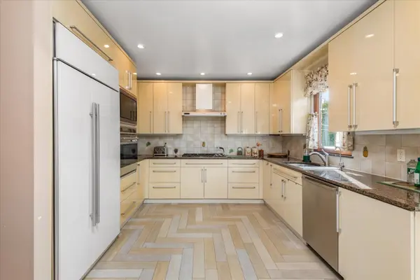 63-16 84th PL, Middle Village, NY 11379