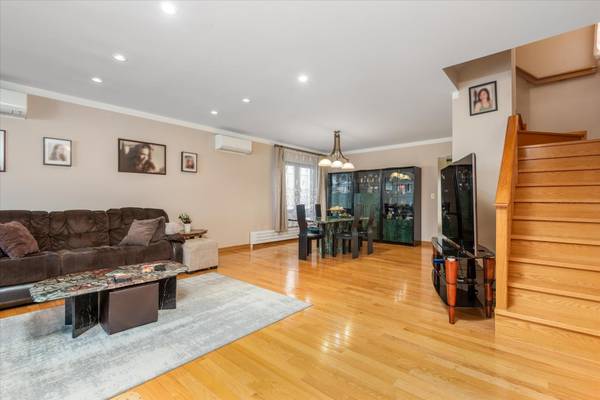 63-16 84th PL, Middle Village, NY 11379