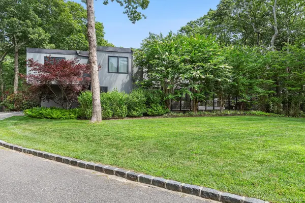 6 Woodland WAY, Quogue, NY 11959