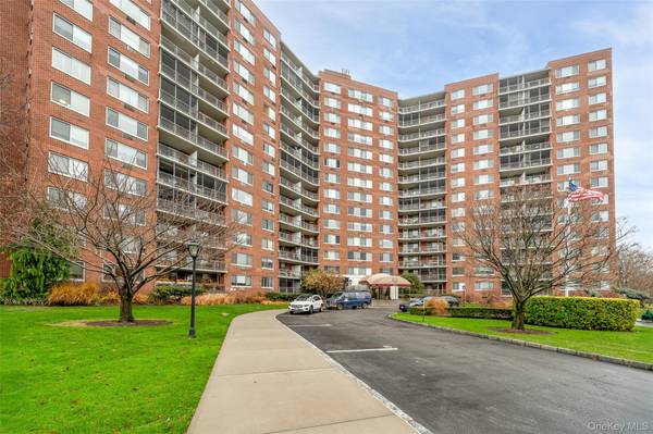 220-55 46 AVE #5R, Bayside, NY 11362
