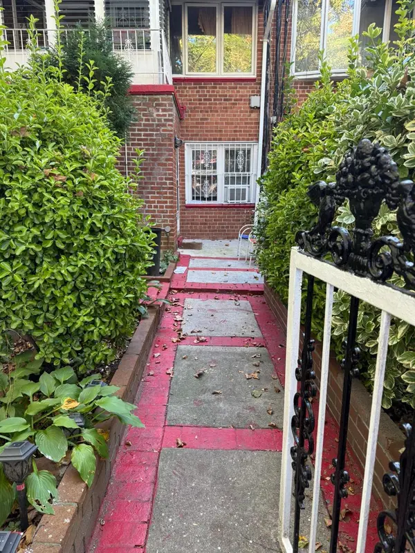 958 E 103rd Street, Brooklyn, NY 11236