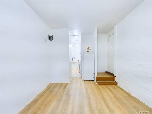 21-58 35 street #1E, Astoria, NY 11105