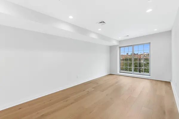 23-23 30th road #3, Astoria, NY 11102