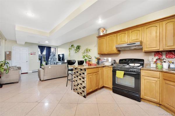 14-26 30 DR, Astoria, NY 11102