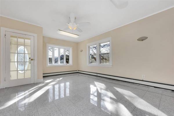 258-15 83rd AVE, Glen Oaks, NY 11004