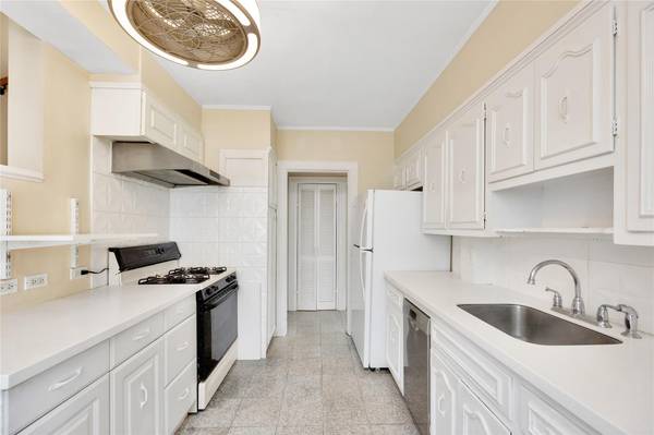 258-15 83rd AVE, Glen Oaks, NY 11004