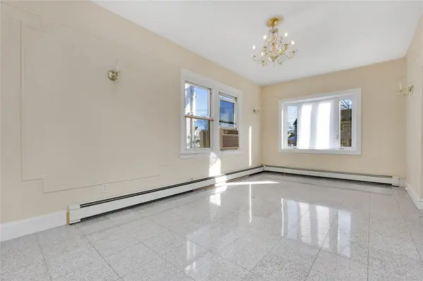 258-15 83rd AVE, Glen Oaks, NY 11004