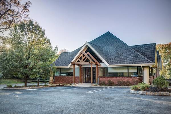 49 N Airmont RD, Suffern, NY 10901