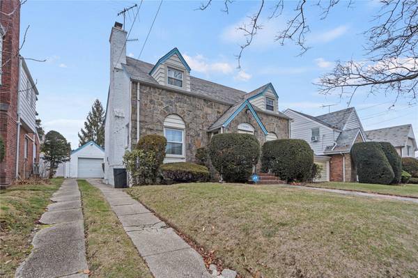 17907 Murdock AVE, Addisleigh Park, NY 11434