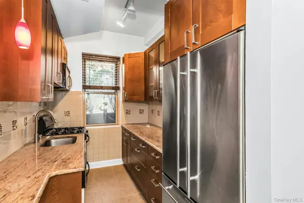 67-25 Clyde ST #1G, Forest Hills, NY 11375