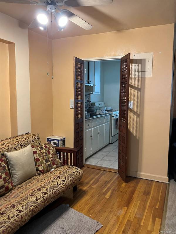 33-24 Junction Blvd #3M, Jackson Heights, NY 11372