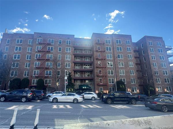 241-20 Northern Blvd #6H, Douglaston, NY 11363