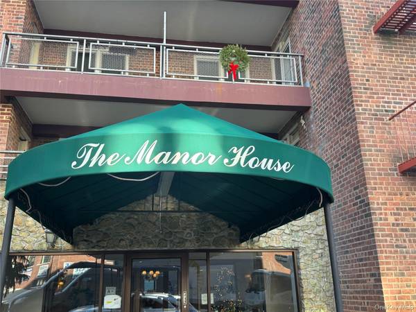 241-20 Northern Blvd #6H, Douglaston, NY 11363